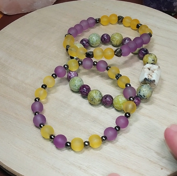 Howlite three bracelet stack - Picture 12 of 13